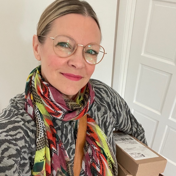 Meet your Posher, Jennifer - Picture 3 of 11